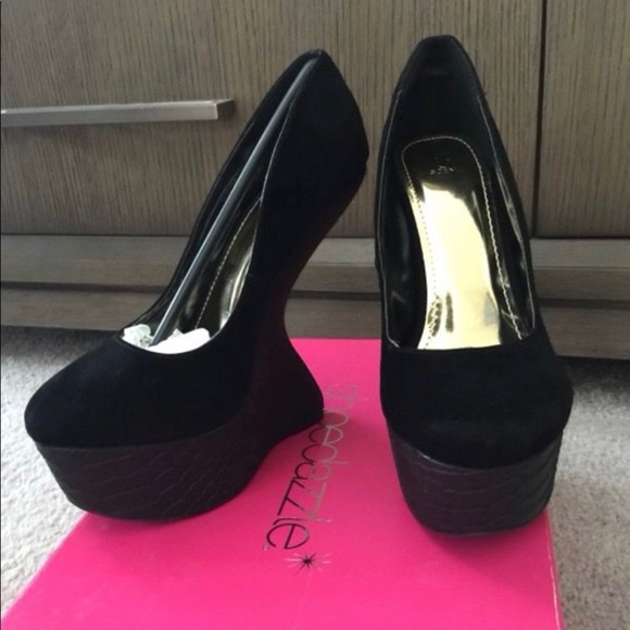NIB Curved Wedge Heel in Black | Shoe Dazzle - Picture 1 of 5